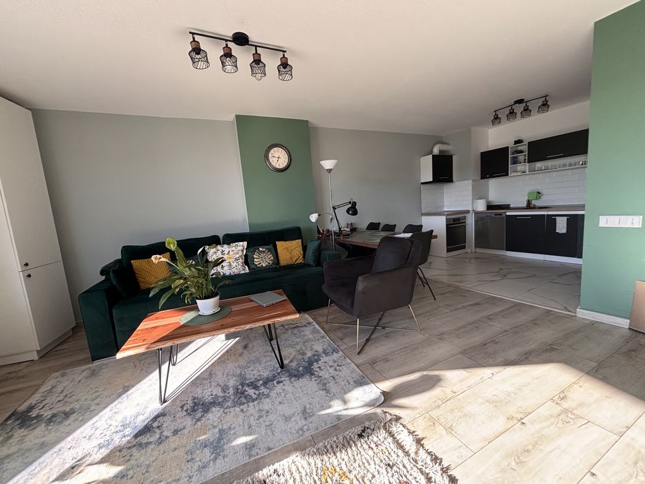 PF inchiriez penthouse , central , 2 parcari