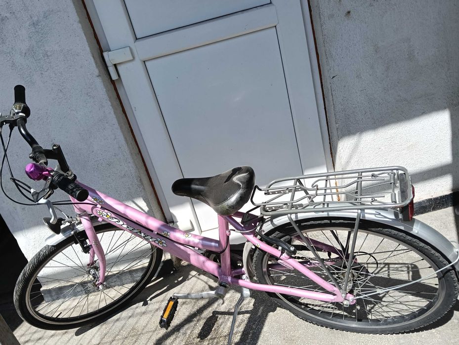 Vând bicicletă pentru fete