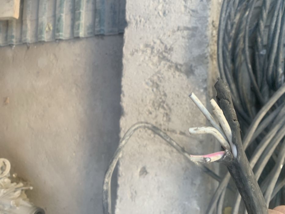 Продам электро кабеля 4-жильные 4/10, 4/20