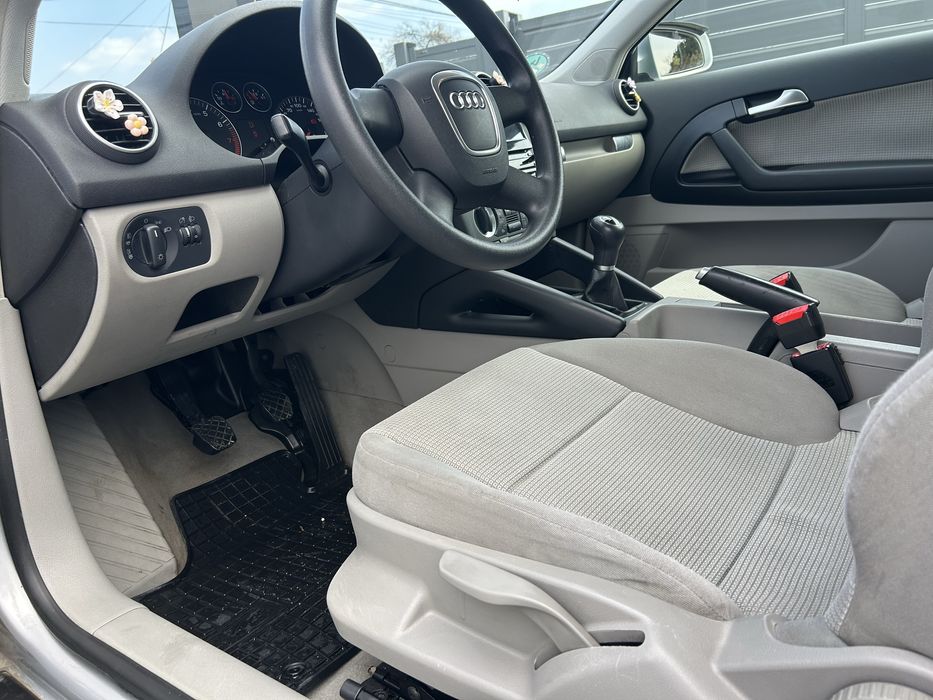 Vand Audi A3, an 2006, motor 1.6 benzina