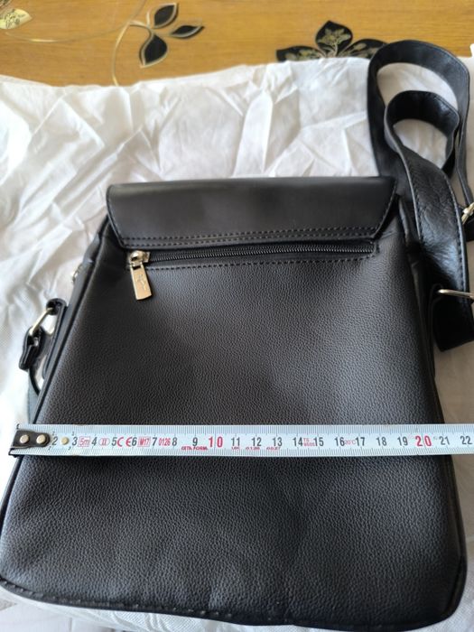 Продавам чисто нови мъжки чантички