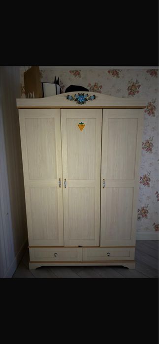 Шкаф плательный