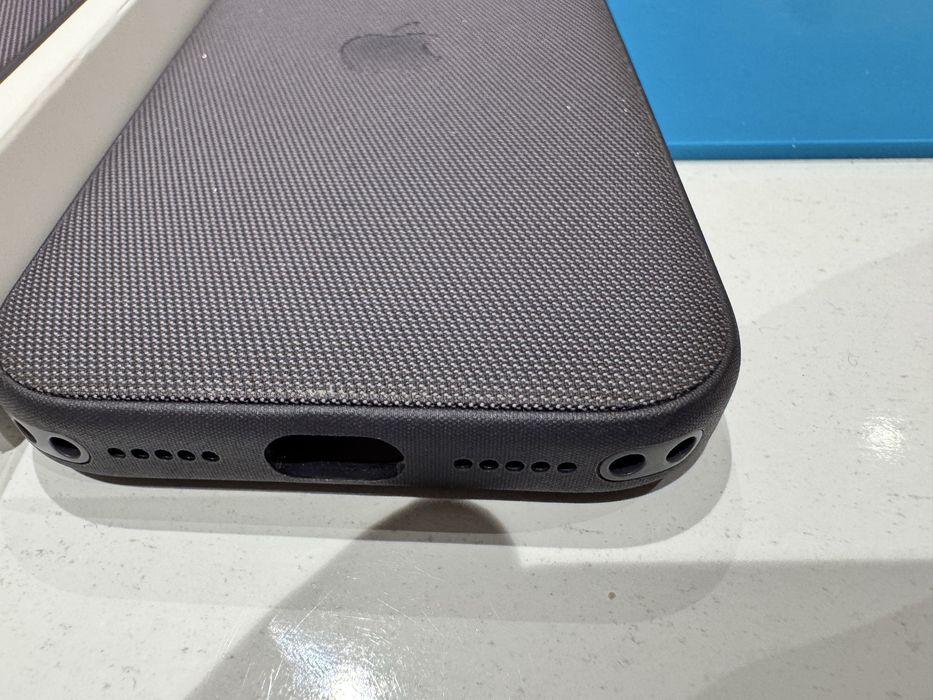Оригинален Калъф на Apple за 17 Pro