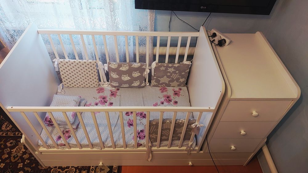 Продам манеж в комплекте с матрасом и подушками