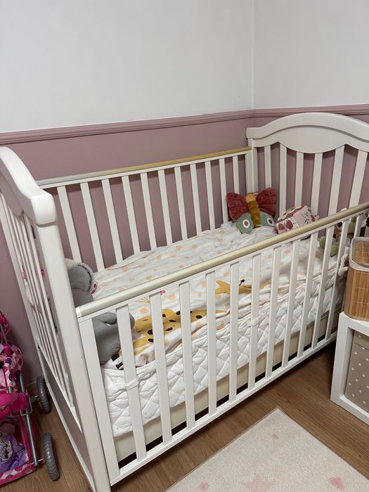 детско дървено легло , бяло , люлка с матрак !