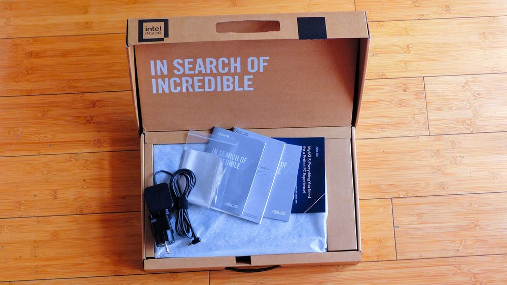 Laptop ASUS  - Diplay  14 ''  Full HD - cu toate accesorile