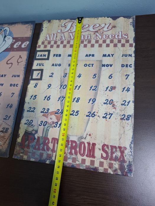 Метални табели календар