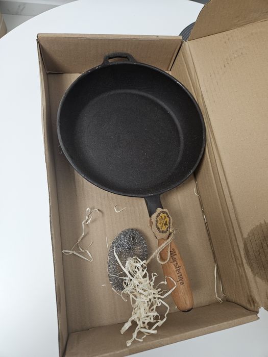 Tigaie adâncă din fontă 28 cm - NOUĂ
