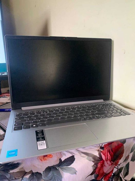 Lenovo noutbuk 256/8 NARXINI KELISHAMIz