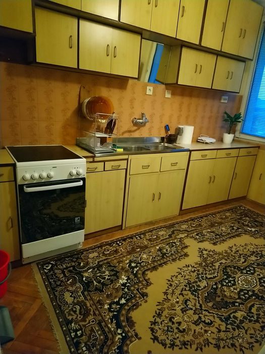 Апартамент под наем , две спални хол и кухня