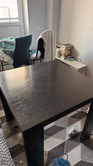 Продаи стол квадратный