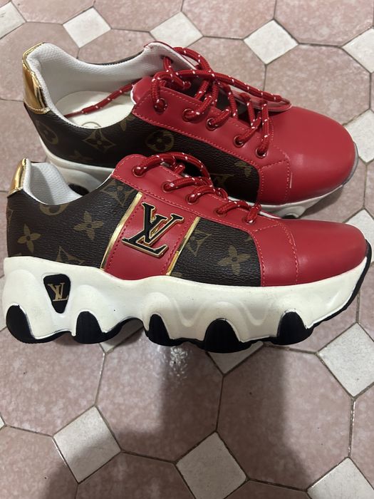 adidas de vanzare si geanta ( setul )