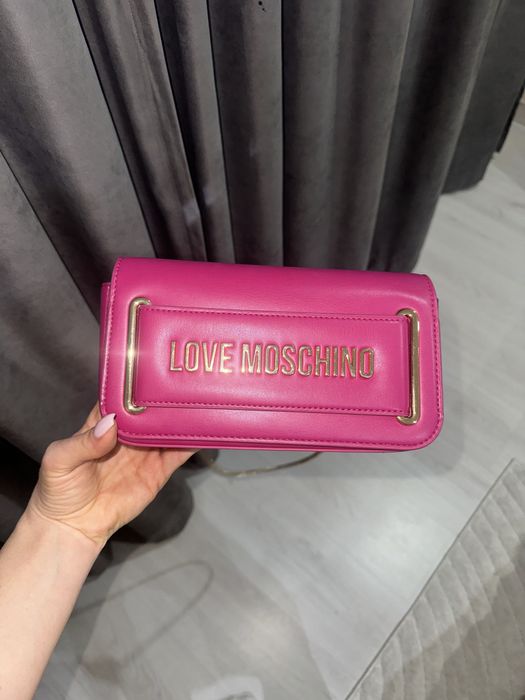 Дамска Чанта на Love moschino