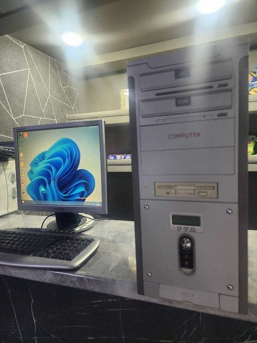 кейс не дорогой DDR 2 945 Плата+экран +клавиатура