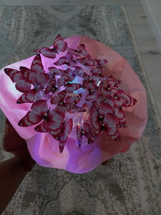 Светящиеся букеты из бабочек