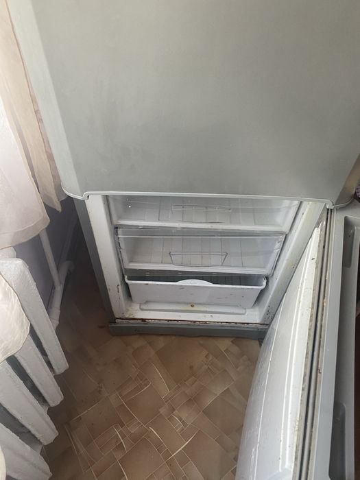 Продаю холодилник