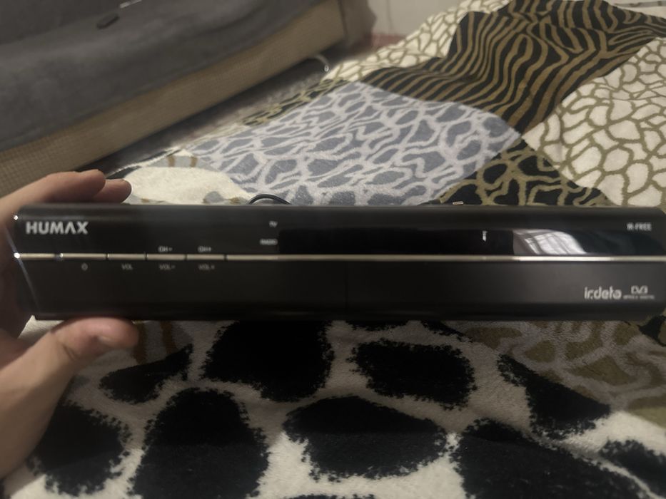 Спутниковый ресивер Humax