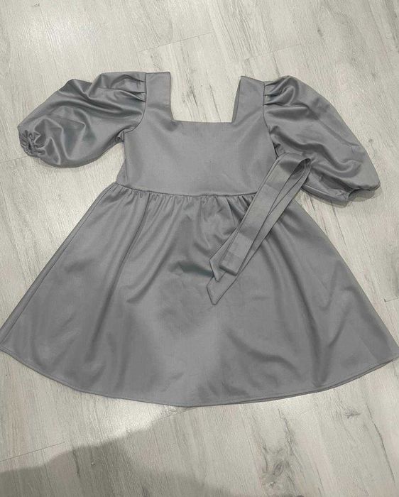 Продам платья на девочку 9-11 лет