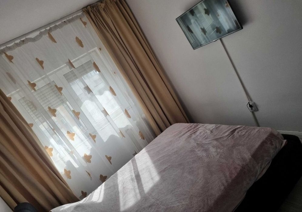 Vand apartament de 3 camere lângă hotel Central