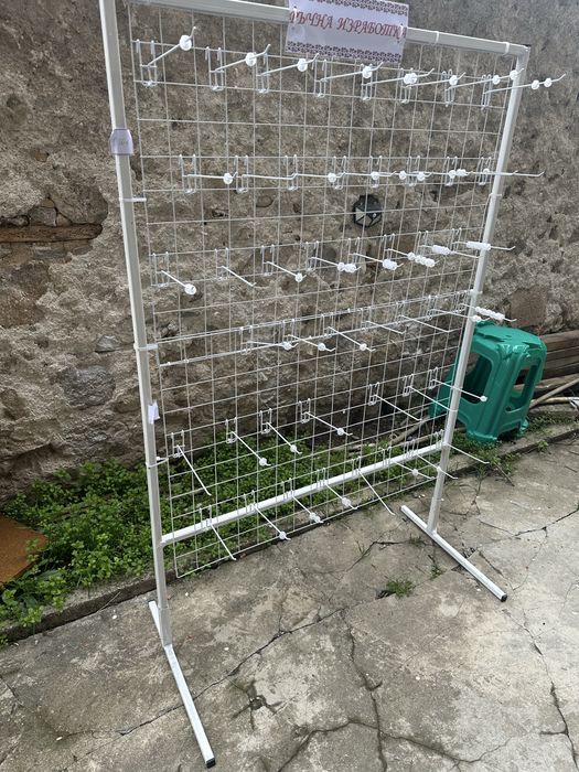 Стелаж за мартеници