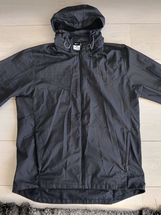 Мъжка ветровка Nike (L) 30€