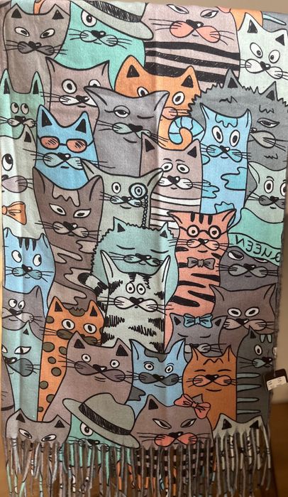 Дамски шалове Cashmere и котки