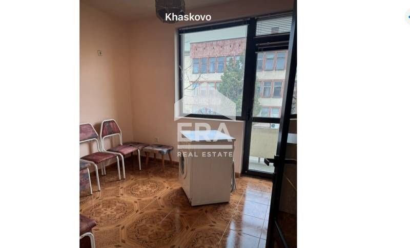 Тристаен апартамент с гараж в центъра на гр. Хасково