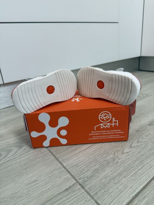 Vand Sandale fete Biomecanics noi cu eticheta