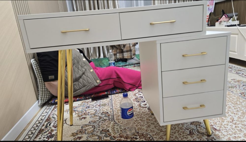 Туалетный столик собранный