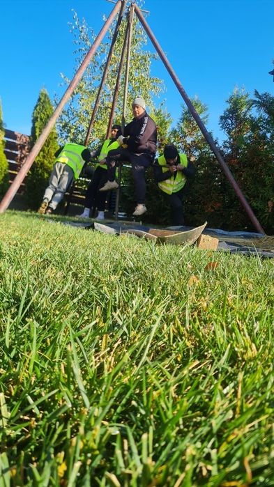 Executam foraje puturi apă de mica sau medie adancime 0-50m
Folosim tu