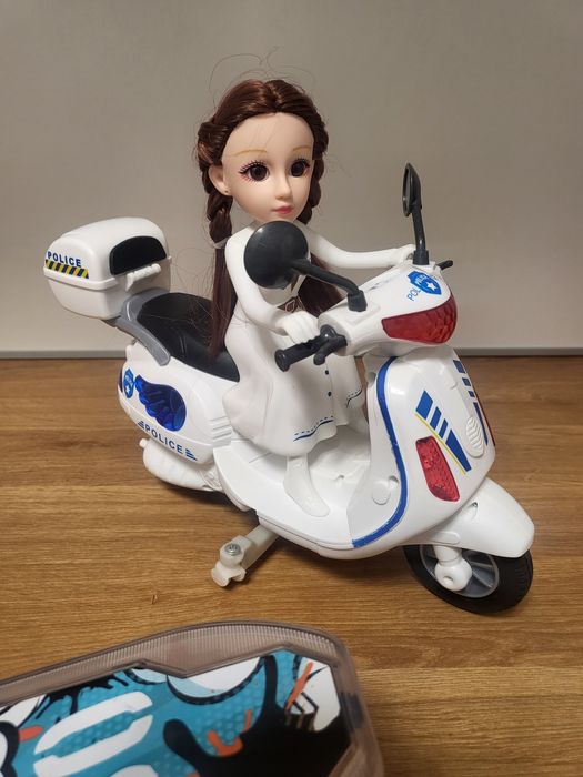 Музикални и движещи се играчки