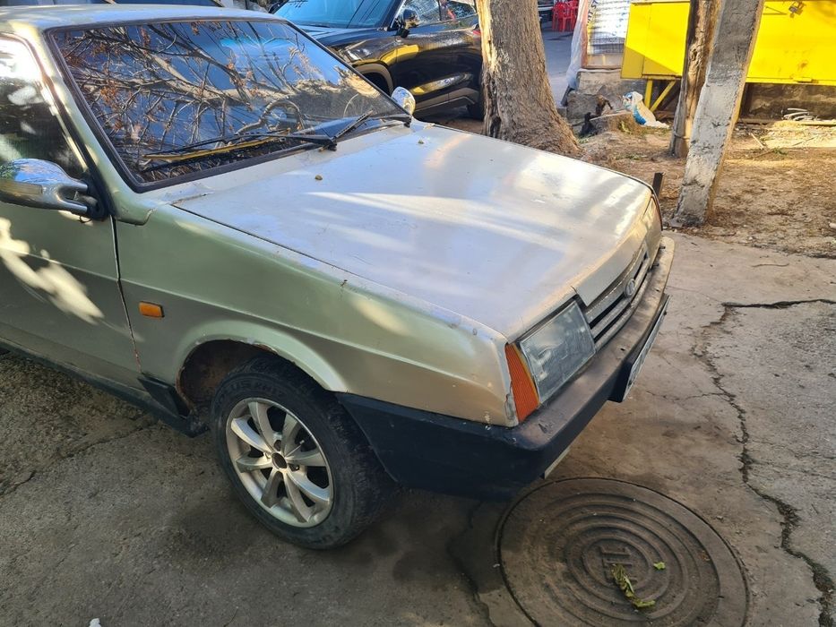 Продам автомобиль Ваз 21099,1994г имеется газ балон .