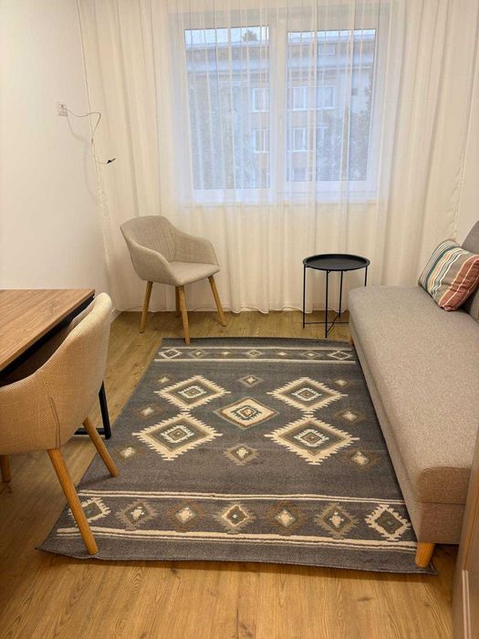 Ofer spre inchiriere apartament 4 camere modern, complet renovat, încălzire în pardoseală – zona Mărășești, Suceava