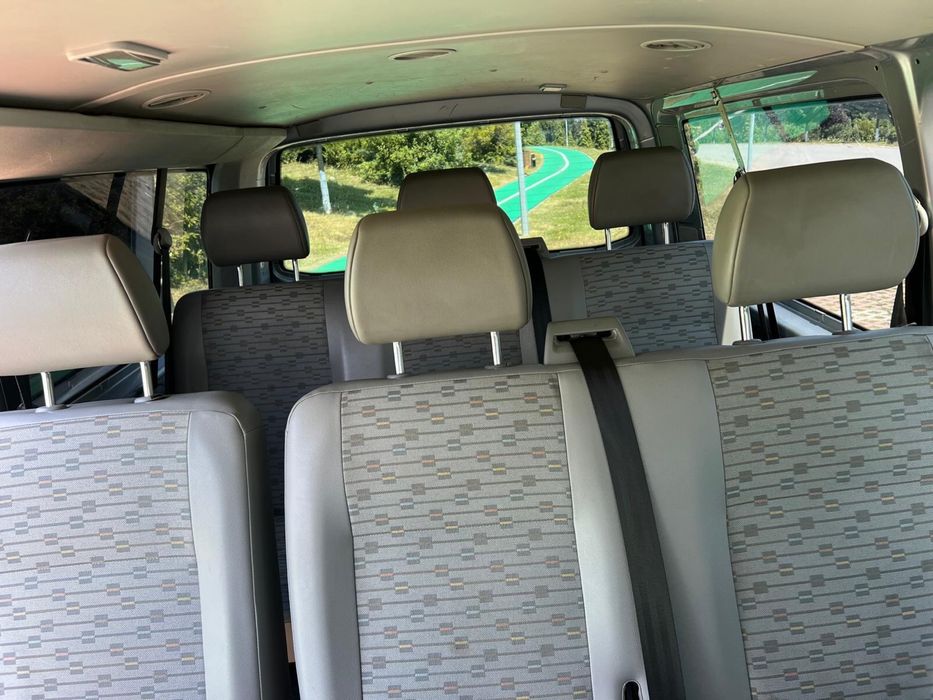 Vw T5 . 2,0 TDI . 8+1 locuri .