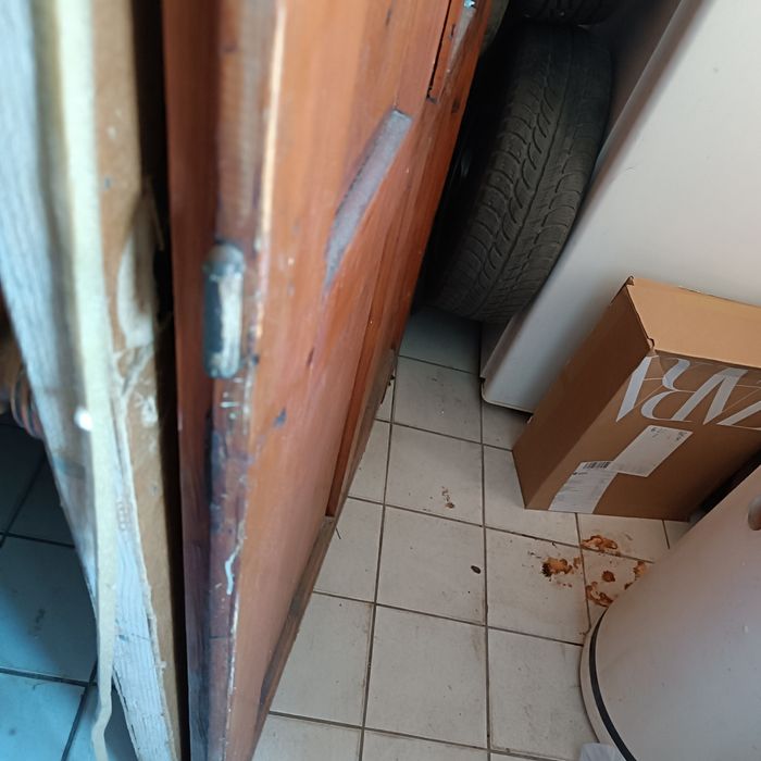 Масивна дървена врата