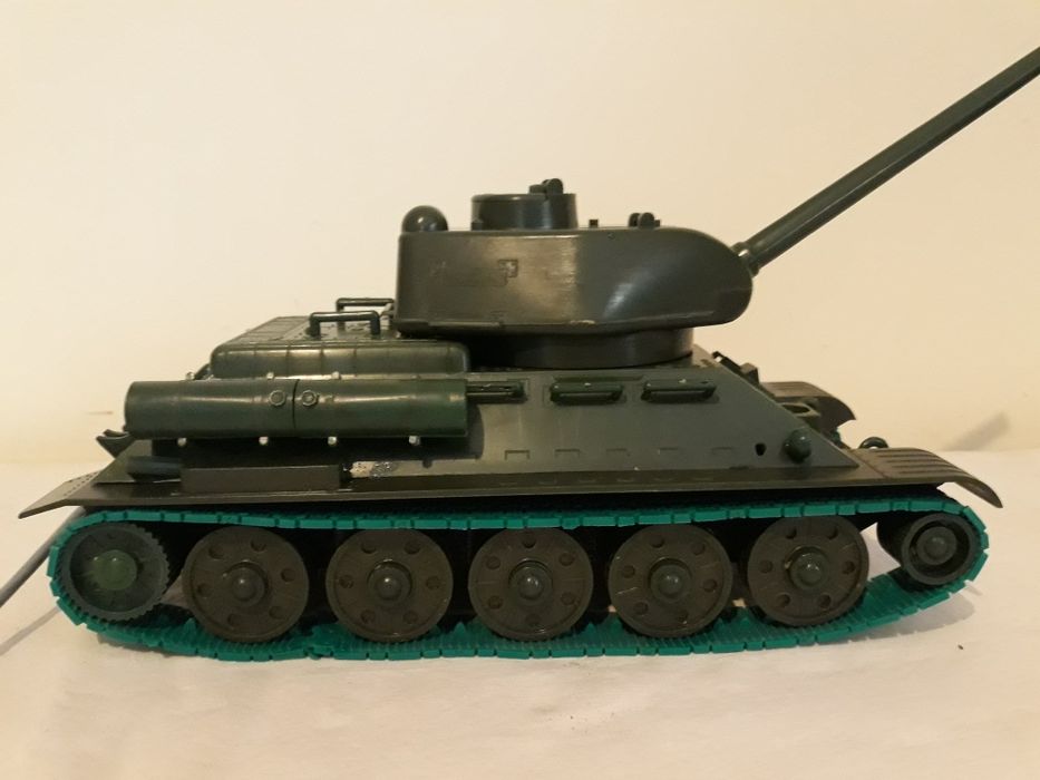 Tanc, Jucarie veche românească  / comunista