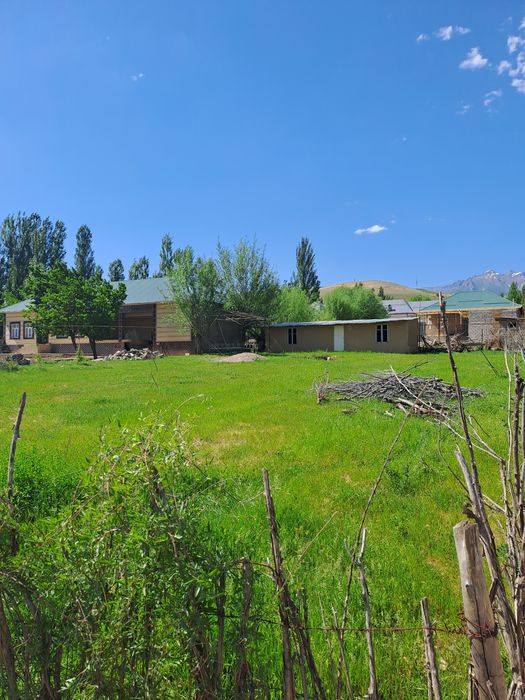 Bòstonliq. Chorvoq Yer sotiladi . 8 sotix srochni!!!