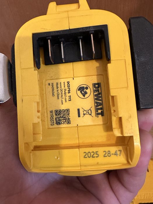 Filetantă Dewalt18v XR BRUSHLESS  DCD796 CU baterie 5ah , produs nou , niciodată folosit