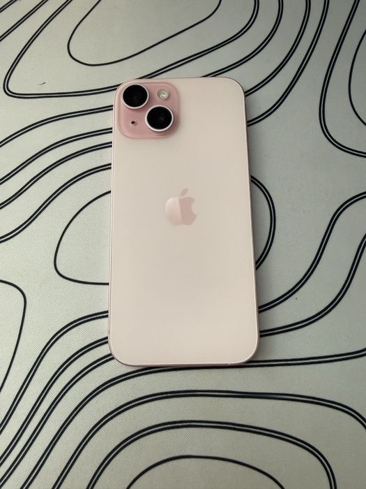 iPhone 15 розовый
