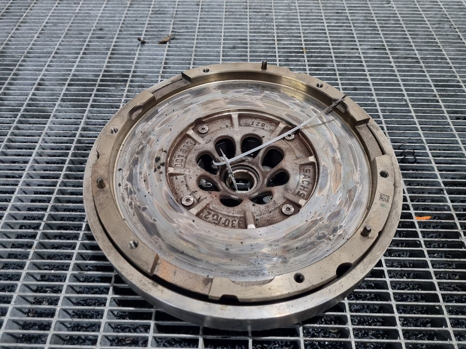 Volanta masa dubla Land Rover Discovery Sport 2.0 Diesel 2014 - 2019 150CP Manuala 6 Trepte 204DTD (1563) Diesel 330FC2 Garantie
