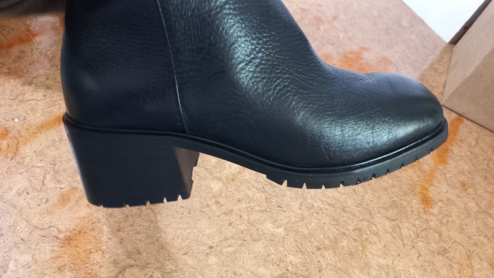 Продается зимние сапоги