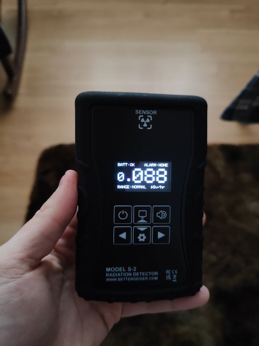 Vând contor geiger - detector de radiații nucleare NOU