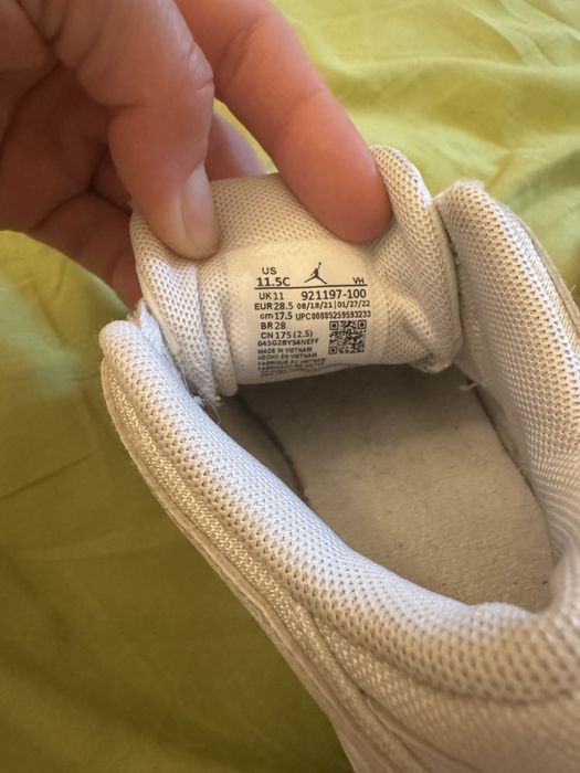 Jordans albi pentru copii, marimea 28,5 unisex