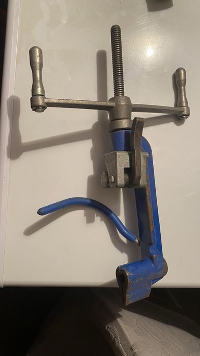 Клещи натяжные.