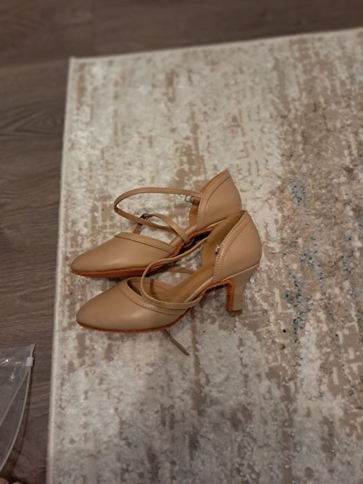 Pantofi de dans noi