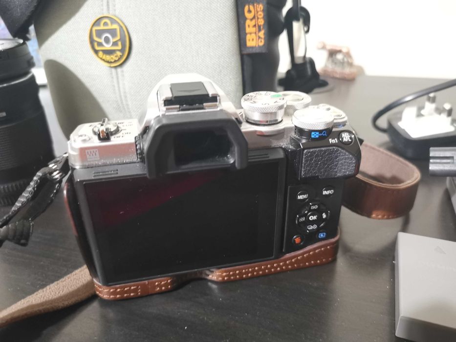 Olympus OMD E-M10 III + 2 обектива