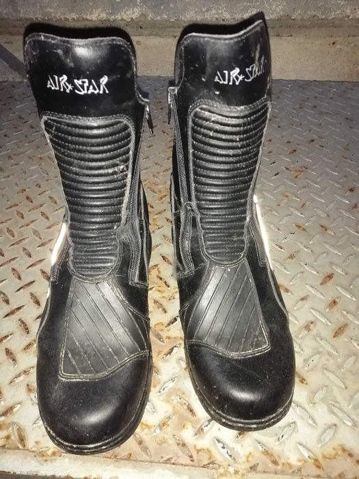 Мото боти и кожено яке