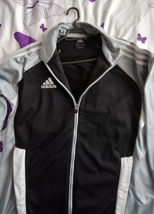 Vând bluză de trening Adidas