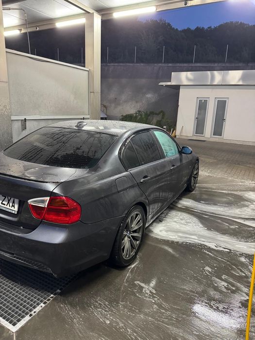 Vând BMW seria 3 E90 an 2008 2.0 L, Diesel, cu motor defect N47D20A