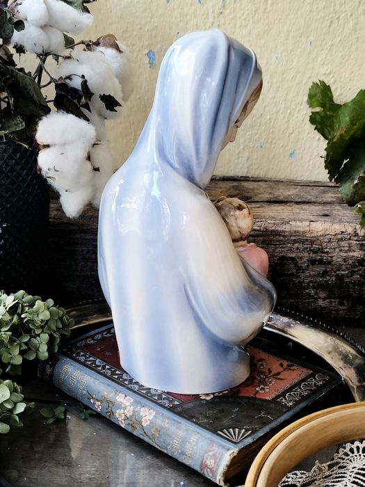 Порцеланова фигура Hertwig & Co